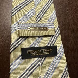 Donald Trump Mens Necktie 100% Silk‎ Striped Gold  Dress Suit President